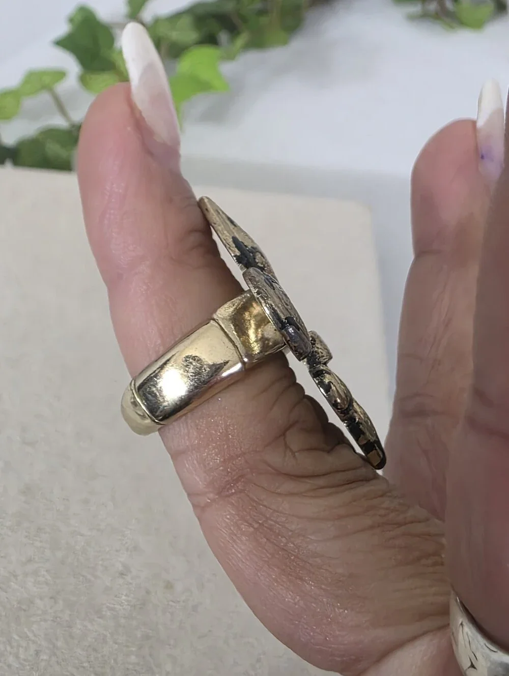 Gold  Vintage Style Fleur-de-Lis Stretch Statement Ring